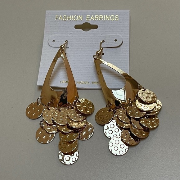 👋 3/$15 FASHION JEWELRY DANGLING CIRCLE EARRINGS - Picture 3 of 4